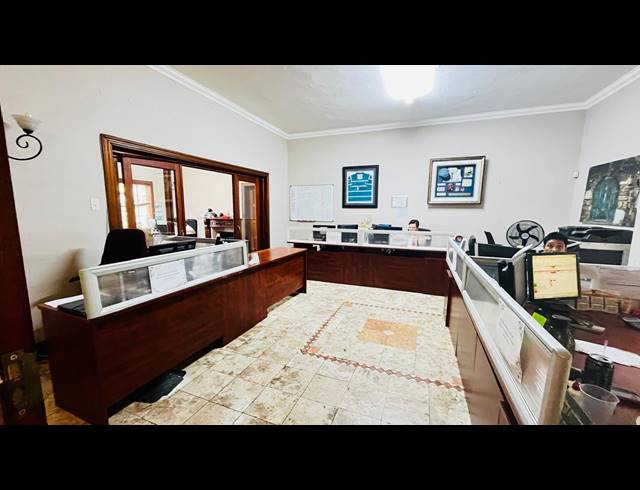 640M² OFFICE FOR SALE IN MORELETA PARK